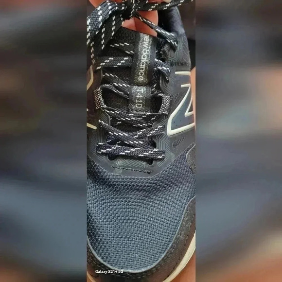 NEW BALANCE 410 v8 Trail Running Shoes BLK & WHITE Womens Size 6.5 - Picture 6 of 13